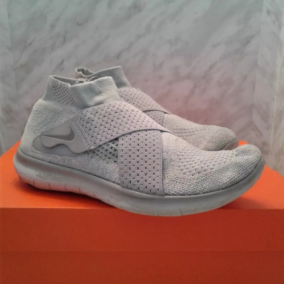 Nike Free Rn Motion Flyknit Running Shoe Wolf Grey 880846-005 Women's sz 8 - Picture 4 of 6